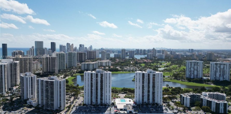 Condo in Aventura, Florida, 2 bedrooms № 1892966