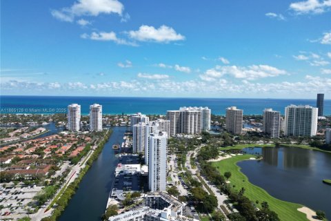 Condo in Aventura, Florida, 2 bedrooms  № 1892966 - photo 2