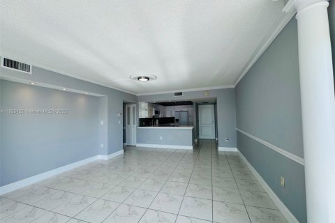 Condo in Aventura, Florida, 2 bedrooms  № 1892966 - photo 13