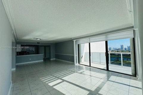 Condo in Aventura, Florida, 2 bedrooms  № 1892966 - photo 12