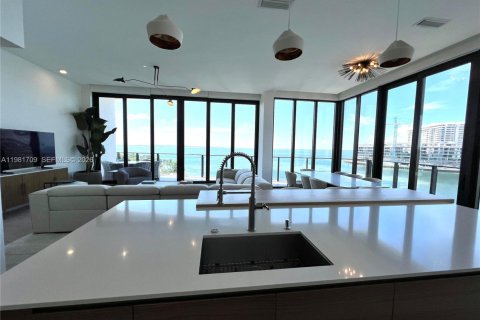 Condo in Miami, Florida, 4 bedrooms  № 2043009 - photo 2