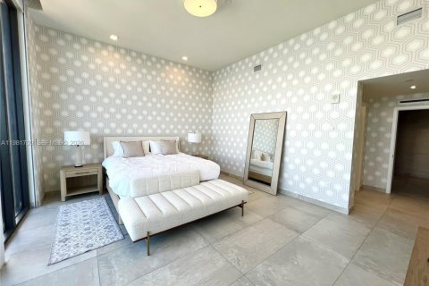 Condo in Miami, Florida, 4 bedrooms  № 2043009 - photo 13
