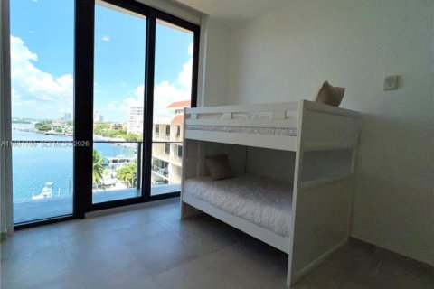 Condo in Miami, Florida, 4 bedrooms  № 2043009 - photo 22