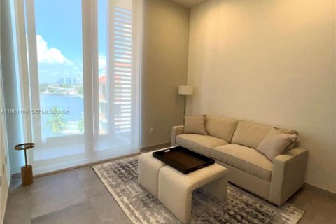 Condo in Miami, Florida, 4 bedrooms  № 2043009 - photo 29