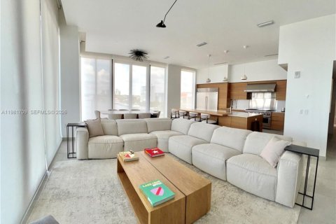 Condo in Miami, Florida, 4 bedrooms  № 2043009 - photo 12