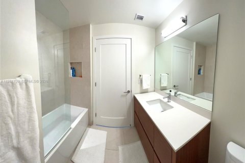 Condo in Miami, Florida, 4 bedrooms  № 2043009 - photo 27