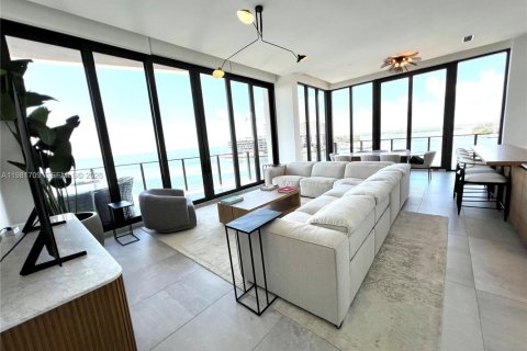 Condo in Miami, Florida, 4 bedrooms  № 2043009 - photo 9