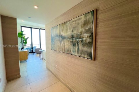 Condo in Miami, Florida, 4 bedrooms  № 2043009 - photo 3