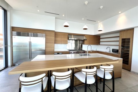 Condo in Miami, Florida, 4 bedrooms  № 2043009 - photo 4