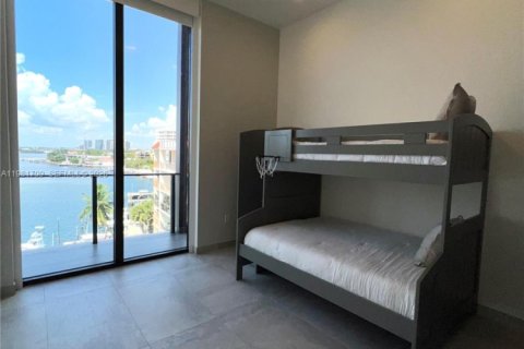 Condo in Miami, Florida, 4 bedrooms  № 2043009 - photo 25