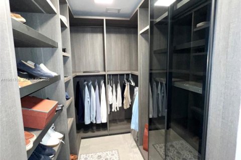 Condo in Miami, Florida, 4 bedrooms  № 2043009 - photo 18