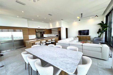 Condo in Miami, Florida, 4 bedrooms  № 2043009 - photo 8