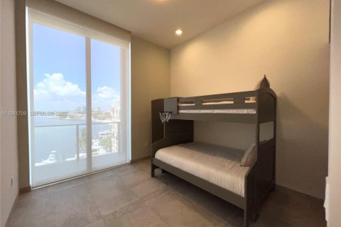 Condo in Miami, Florida, 4 bedrooms  № 2043009 - photo 26