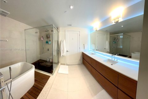 Condo in Miami, Florida, 4 bedrooms  № 2043009 - photo 20