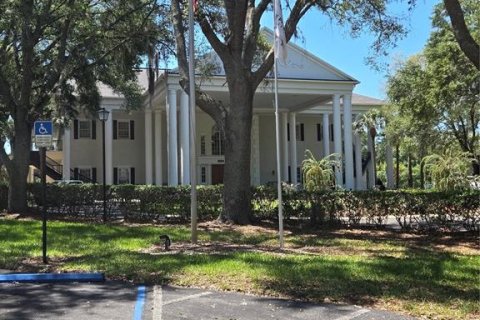 House in Leesburg, Florida 3 bedrooms, 275.08 sq.m. № 2195736 - photo 2