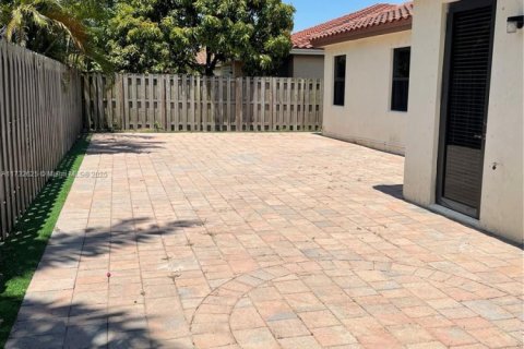 Casa en venta en Miami, Florida, 4 dormitorios, 210.61 m2 № 1500606 - foto 21