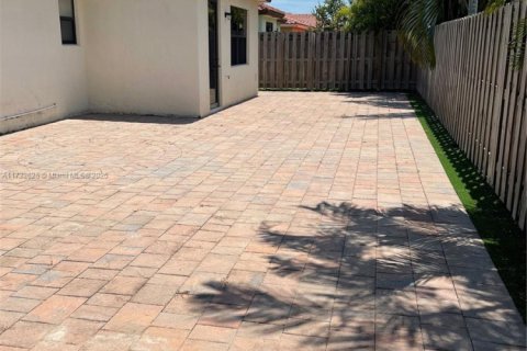 Casa en venta en Miami, Florida, 4 dormitorios, 210.61 m2 № 1500606 - foto 20