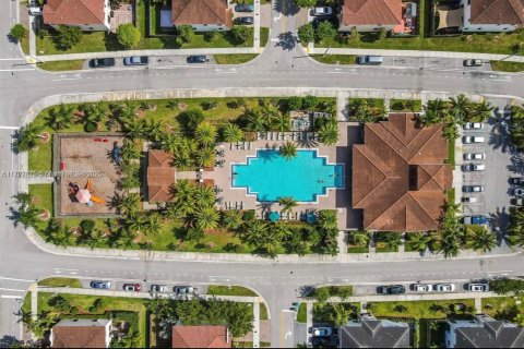 Casa en venta en Miami, Florida, 4 dormitorios, 210.61 m2 № 1500606 - foto 28