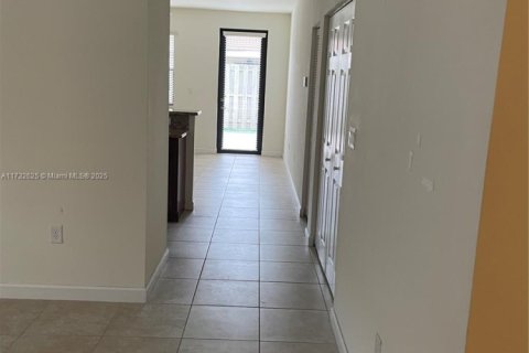 Casa en venta en Miami, Florida, 4 dormitorios, 210.61 m2 № 1500606 - foto 8