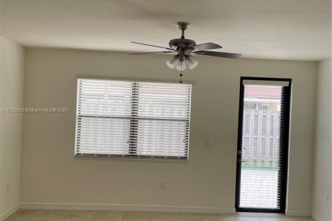 Casa en venta en Miami, Florida, 4 dormitorios, 210.61 m2 № 1500606 - foto 10