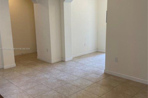 Casa en venta en Miami, Florida, 4 dormitorios, 210.61 m2 № 1500606 - foto 6