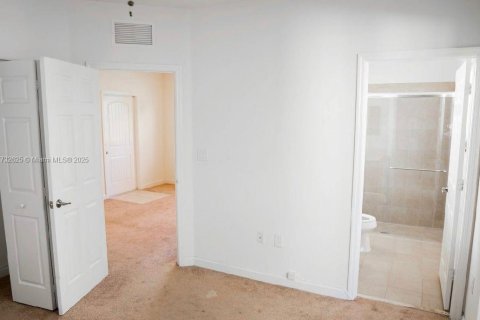 Casa en venta en Miami, Florida, 4 dormitorios, 210.61 m2 № 1500606 - foto 25