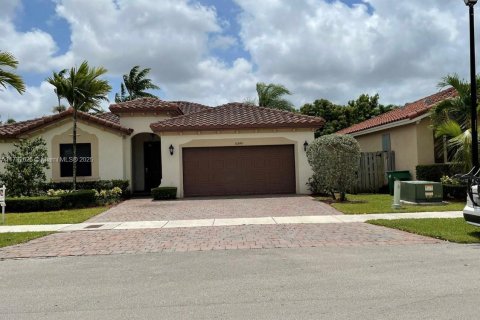 Casa en venta en Miami, Florida, 4 dormitorios, 210.61 m2 № 1500606 - foto 1