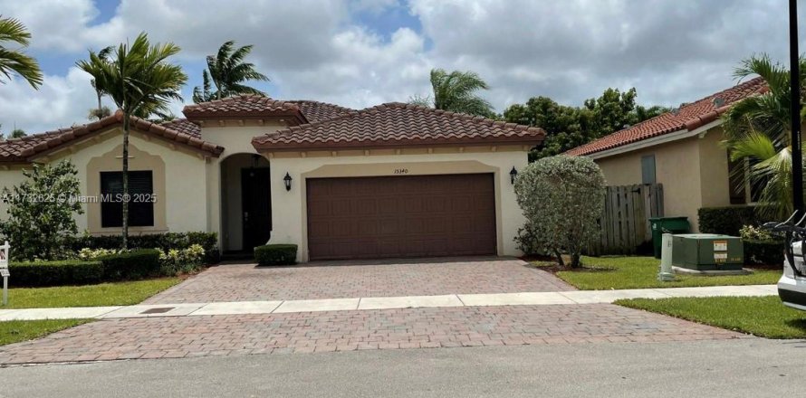 Casa en Miami, Florida 4 dormitorios, 210.61 m2 № 1500606