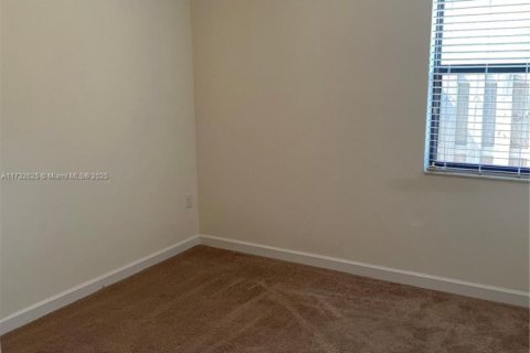 Casa en venta en Miami, Florida, 4 dormitorios, 210.61 m2 № 1500606 - foto 17