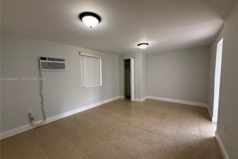 Снять в аренду виллу или дом в Майами, Флорида 156.08м2, № 2022205 - фото 5