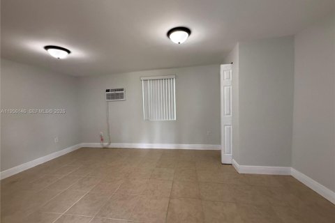 Снять в аренду виллу или дом в Майами, Флорида 156.08м2, № 2022205 - фото 3