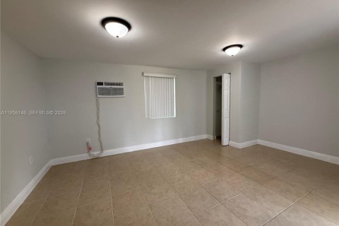 Снять в аренду виллу или дом в Майами, Флорида 156.08м2, № 2022205 - фото 2