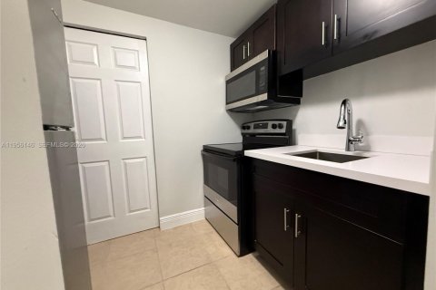 Снять в аренду виллу или дом в Майами, Флорида 156.08м2, № 2022205 - фото 7