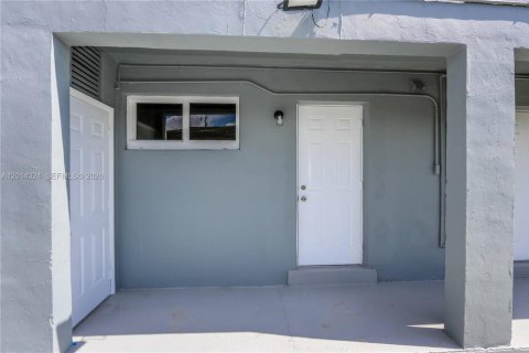 Immobilier commercial à vendre à Florida City, Floride: 287.44 m2 № 2076397 - photo 10