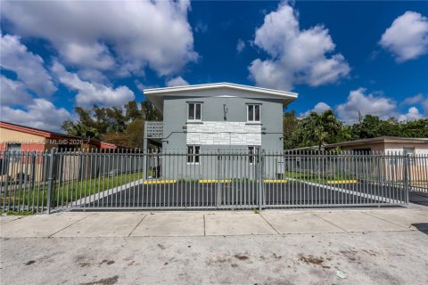 Immobilier commercial à vendre à Florida City, Floride: 287.44 m2 № 2076397 - photo 2