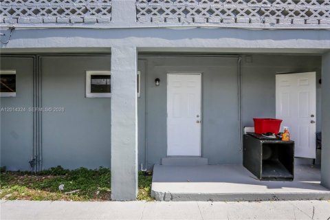 Immobilier commercial à vendre à Florida City, Floride: 287.44 m2 № 2076397 - photo 8