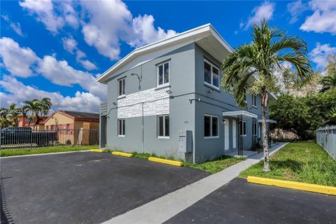 Commercial property in Florida City, Florida 287.44 sq.m. № 2076397