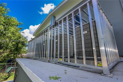 Immobilier commercial à vendre à Florida City, Floride: 287.44 m2 № 2076397 - photo 13