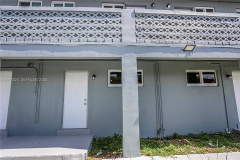 Immobilier commercial à vendre à Florida City, Floride: 287.44 m2 № 2076397 - photo 9