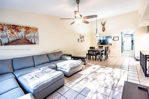 Adosado en venta en Davie, Florida, 3 dormitorios, 143.81 m2 № 1978818 - foto 2