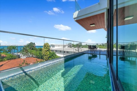 Villa ou maison à louer à Miami Beach, Floride: 3 chambres, 292.92 m2 № 2032916 - photo 30
