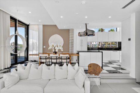 Villa ou maison à louer à Miami Beach, Floride: 3 chambres, 292.92 m2 № 2032916 - photo 4