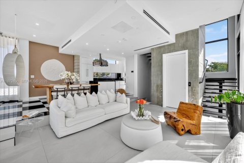 Villa ou maison à louer à Miami Beach, Floride: 3 chambres, 292.92 m2 № 2032916 - photo 8