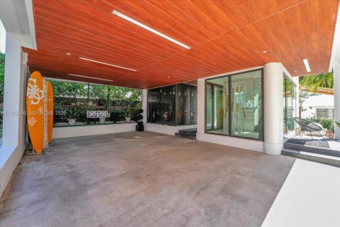 Villa ou maison à louer à Miami Beach, Floride: 3 chambres, 292.92 m2 № 2032916 - photo 2