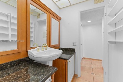 Condo in Davie, Florida, 2 bedrooms  № 2010413 - photo 25