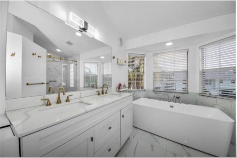 Casa en venta en New Port Richey, Florida, 4 dormitorios, 216.65 m2 № 2386308 - foto 19