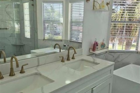 Casa en venta en New Port Richey, Florida, 4 dormitorios, 216.65 m2 № 2386308 - foto 22