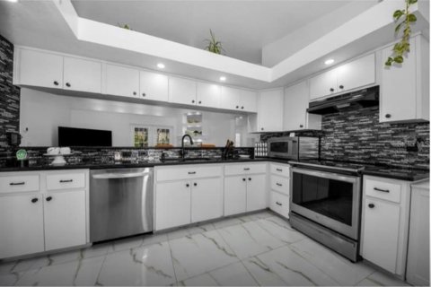 Casa en venta en New Port Richey, Florida, 4 dormitorios, 216.65 m2 № 2386308 - foto 10