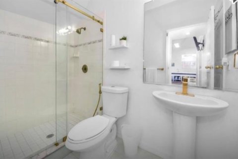Casa en venta en New Port Richey, Florida, 4 dormitorios, 216.65 m2 № 2386308 - foto 25