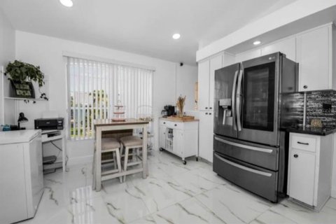 Casa en venta en New Port Richey, Florida, 4 dormitorios, 216.65 m2 № 2386308 - foto 12
